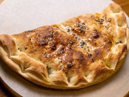 Calzone with Chicken, Mushrooms and Tomatoes