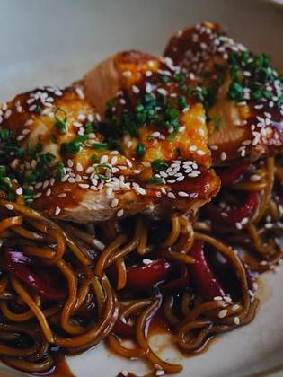 Noodles with Vegetables and Chicken