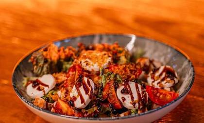 Salad with Goat Cheese and Chicken Breast