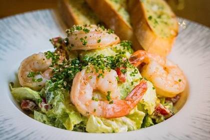 Salad with Shrimp and Avocado