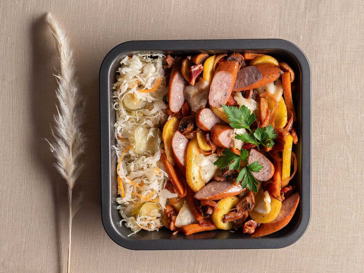 Pan with hunter's sausage