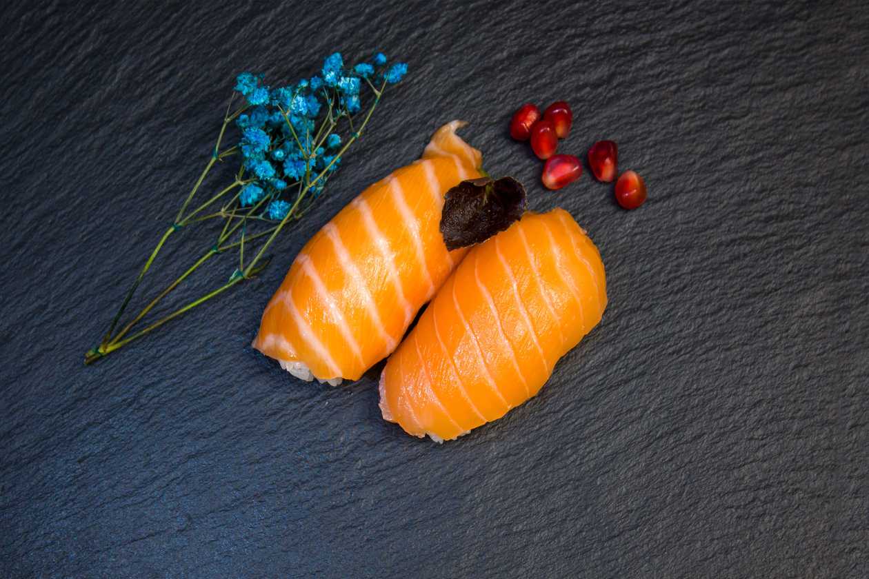 Nigiri ŁOSOŚ SUROWY | 2 szt