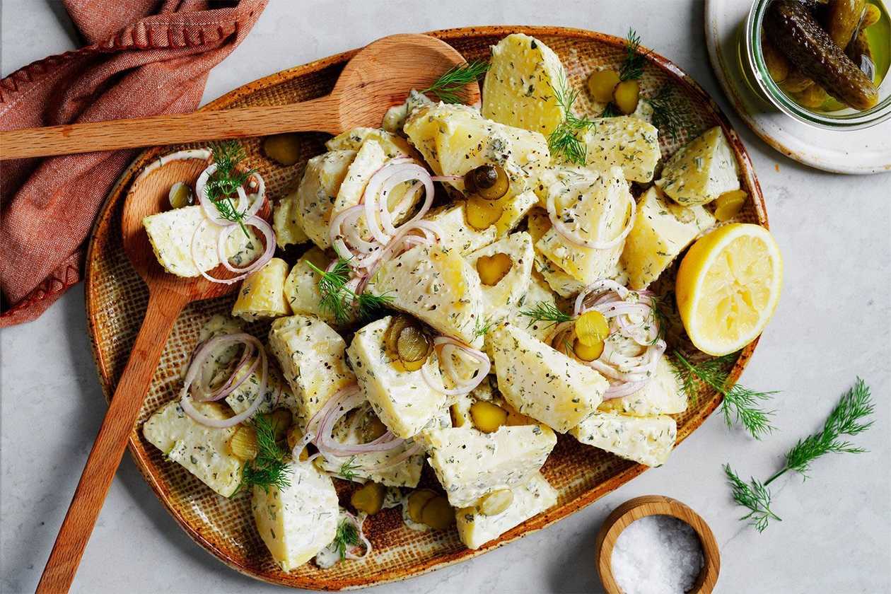 Šamorinský vepřový rožeň, americké brambory, dip