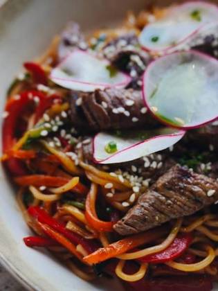 Noodles with Vegetables and Beef