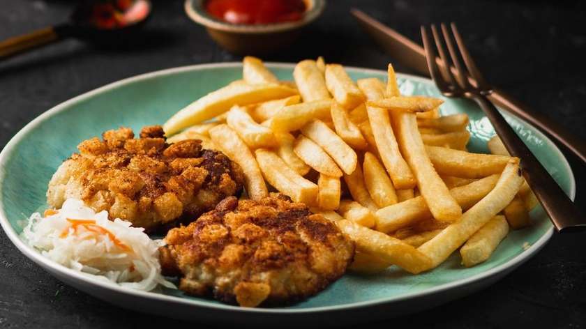 Pozharsky cutlet with garnish