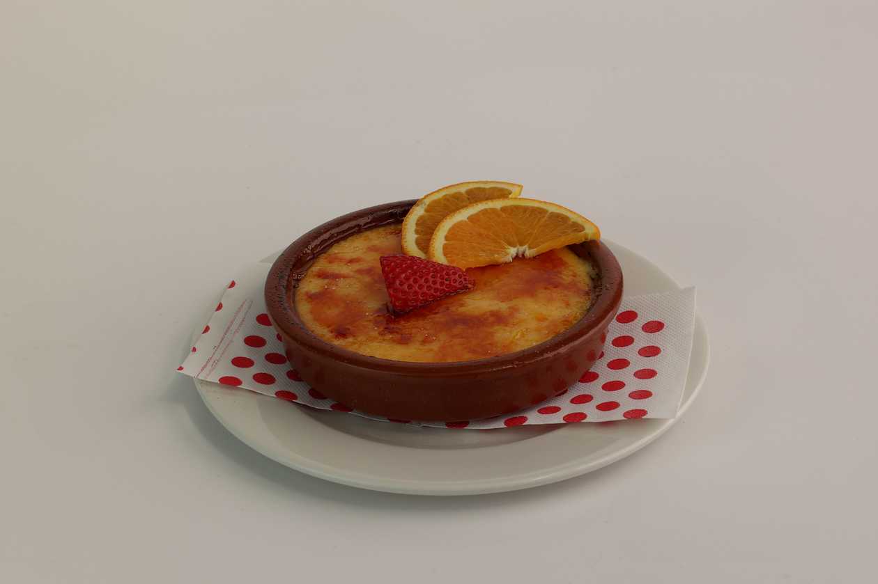 Crema Catalana cu crusta caramelizata