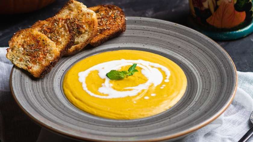Pumpkin cream soup + bread
