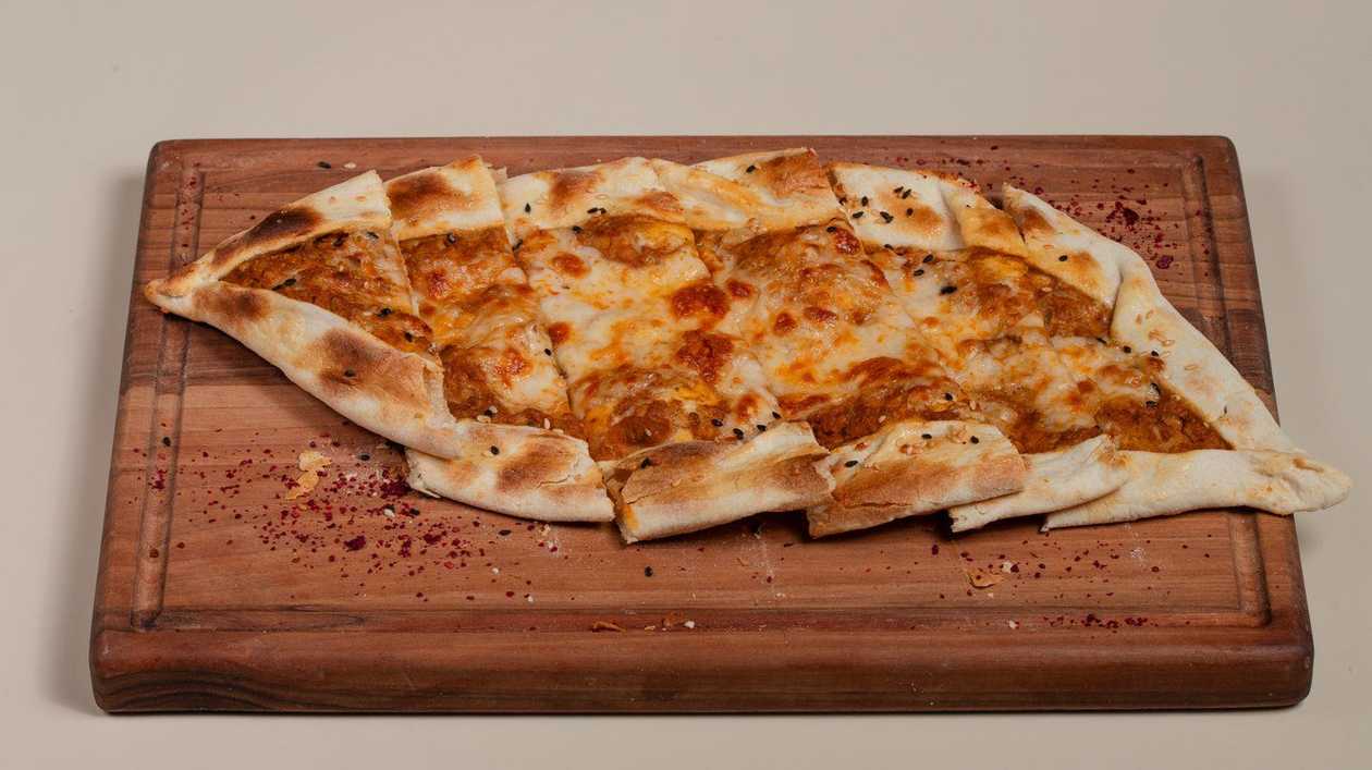Pide with Minced Meat and Cheese