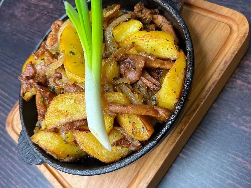 Fried Potatoes with Chanterelle Mushrooms
