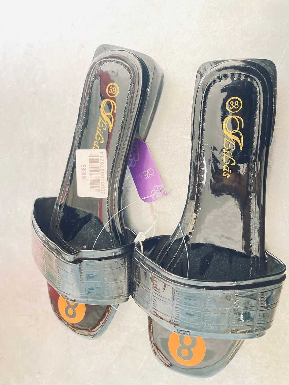 Ladies slippers