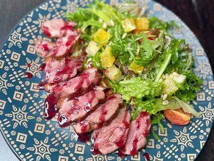 Warm salad with duck breast and pear