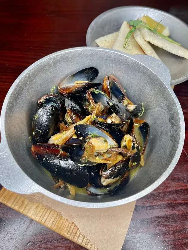 Mussels in Garlic Sauce