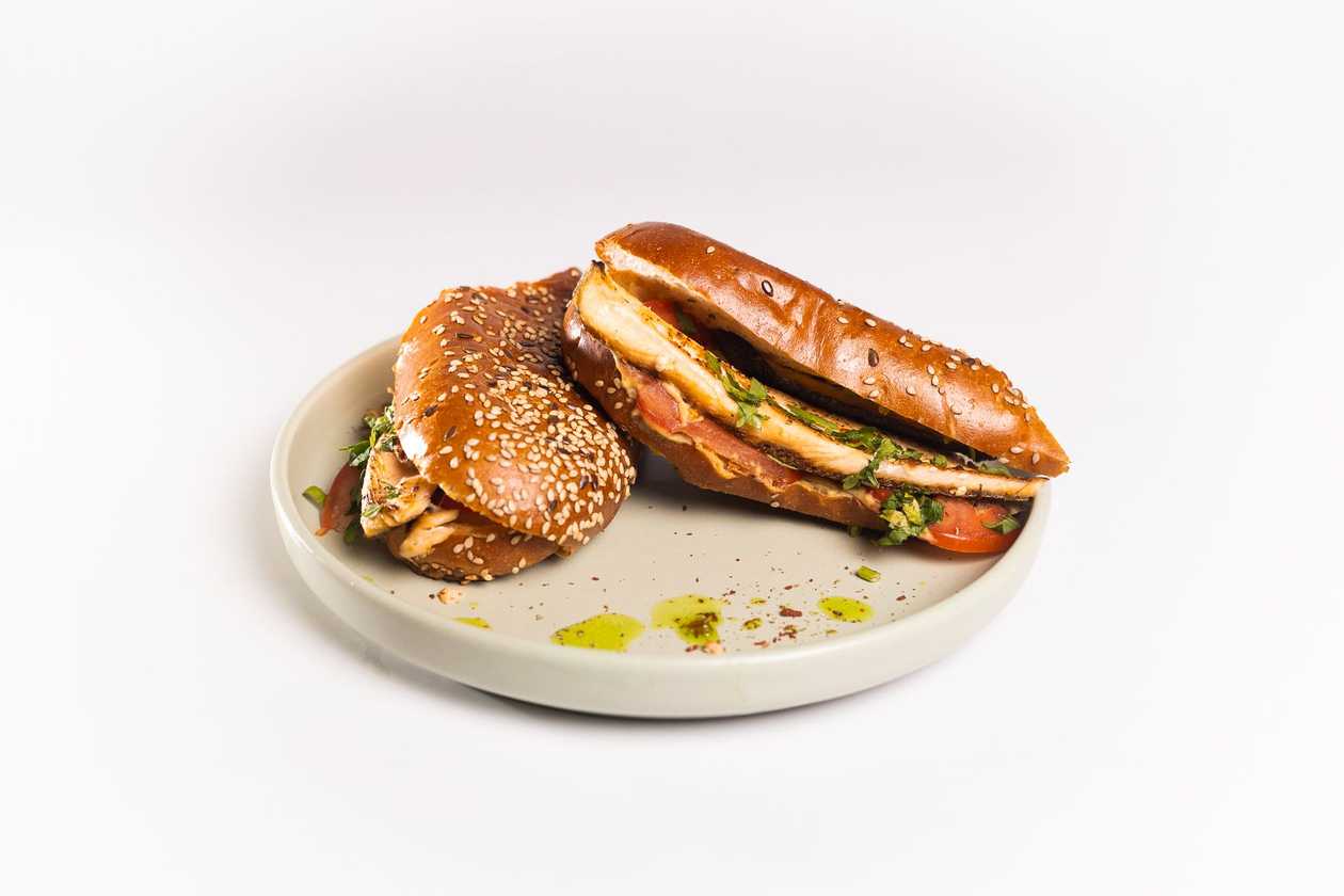 Balik Ekmek (sandwich cu pește la plită)