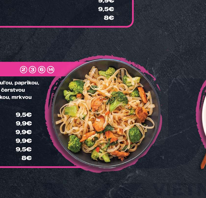 Wide rice noodles with beef