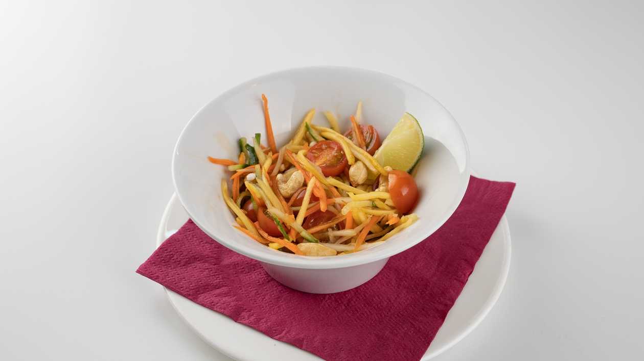 Thai som tam - Thai spicy salad with papaya
