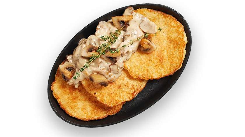 Potato pancakes with chicken and muchroom sauce