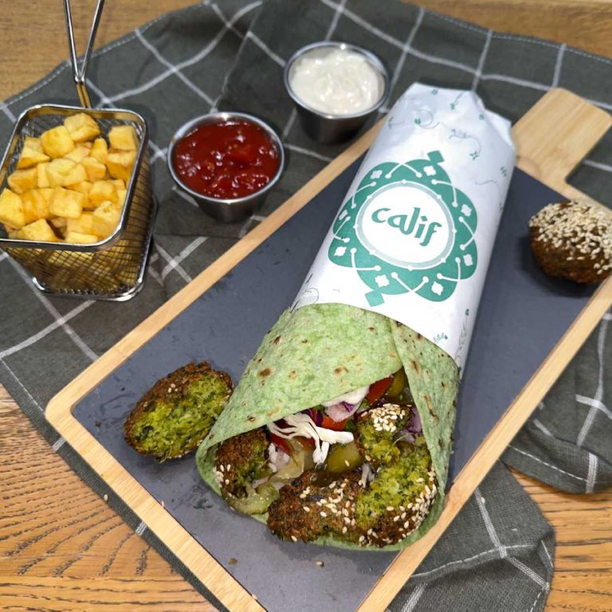 Falafel mare in lipie