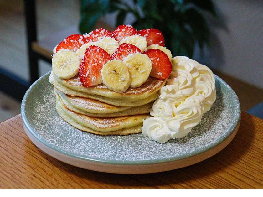 Pancakes with Banana, Strawberry and Mascarpone