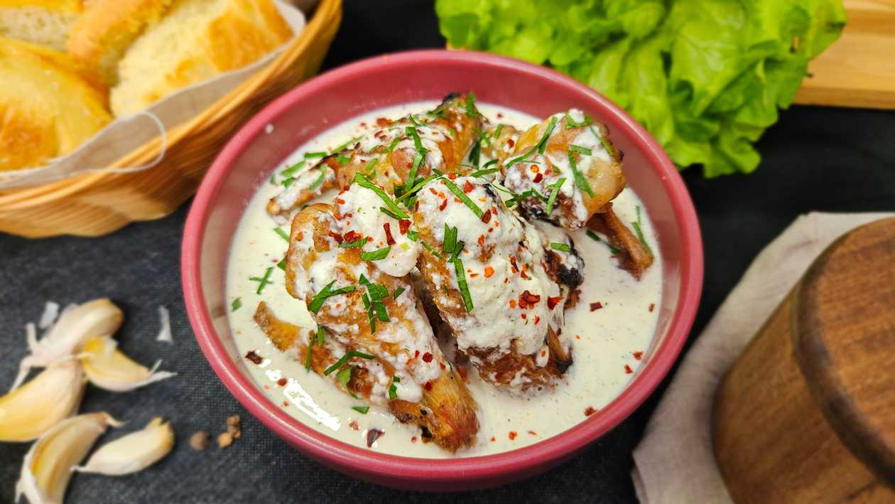 Chkmeruli (Chicken Wings in Garlic Sauce)