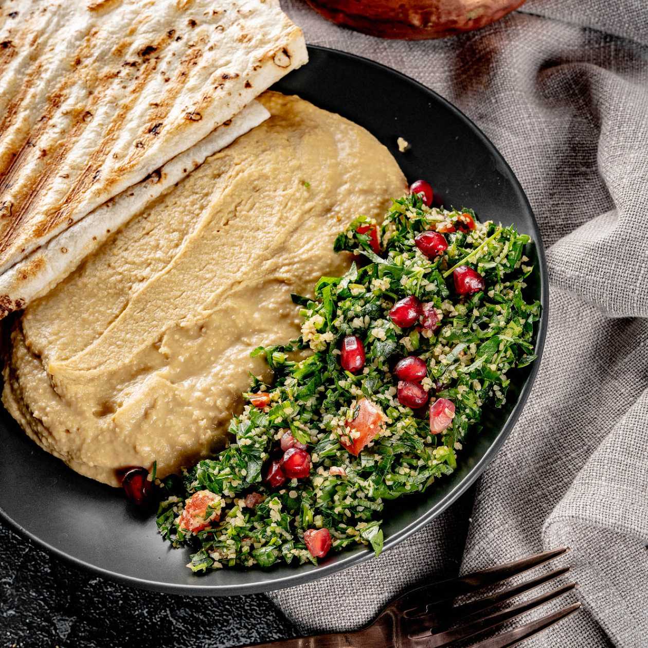 Gustare de hummus si salata maidanos