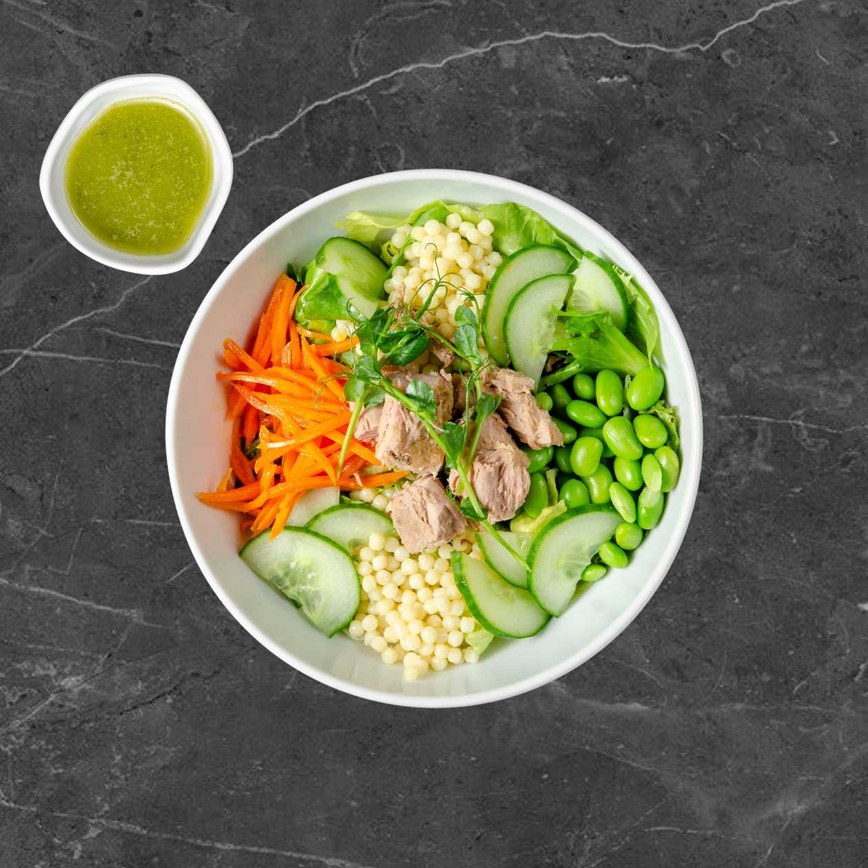 Salotos su tunu ir perliniu kuskusu