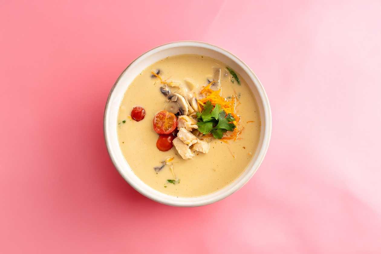 Väike Tom Kha kanaga