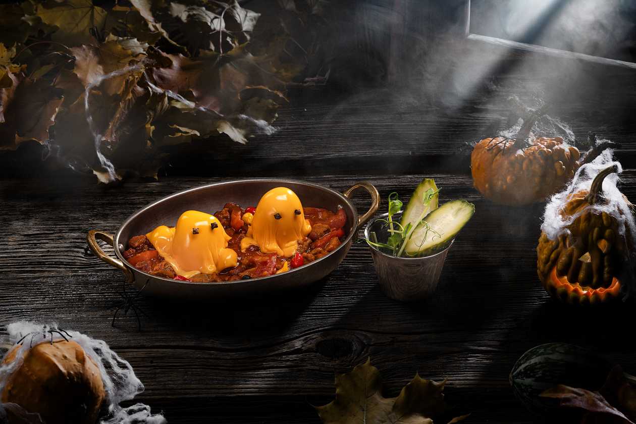 Aštrus vaiduokliukų kiaulienos troškinys su daržovėmis ir pupelėmis