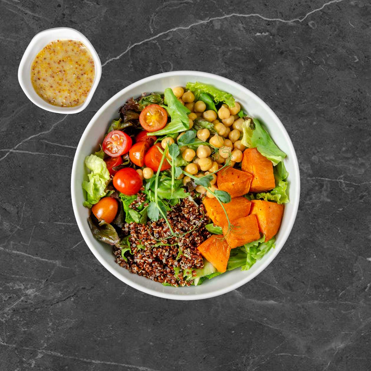 Salotos su keptomis saldžiomis bulvėmis