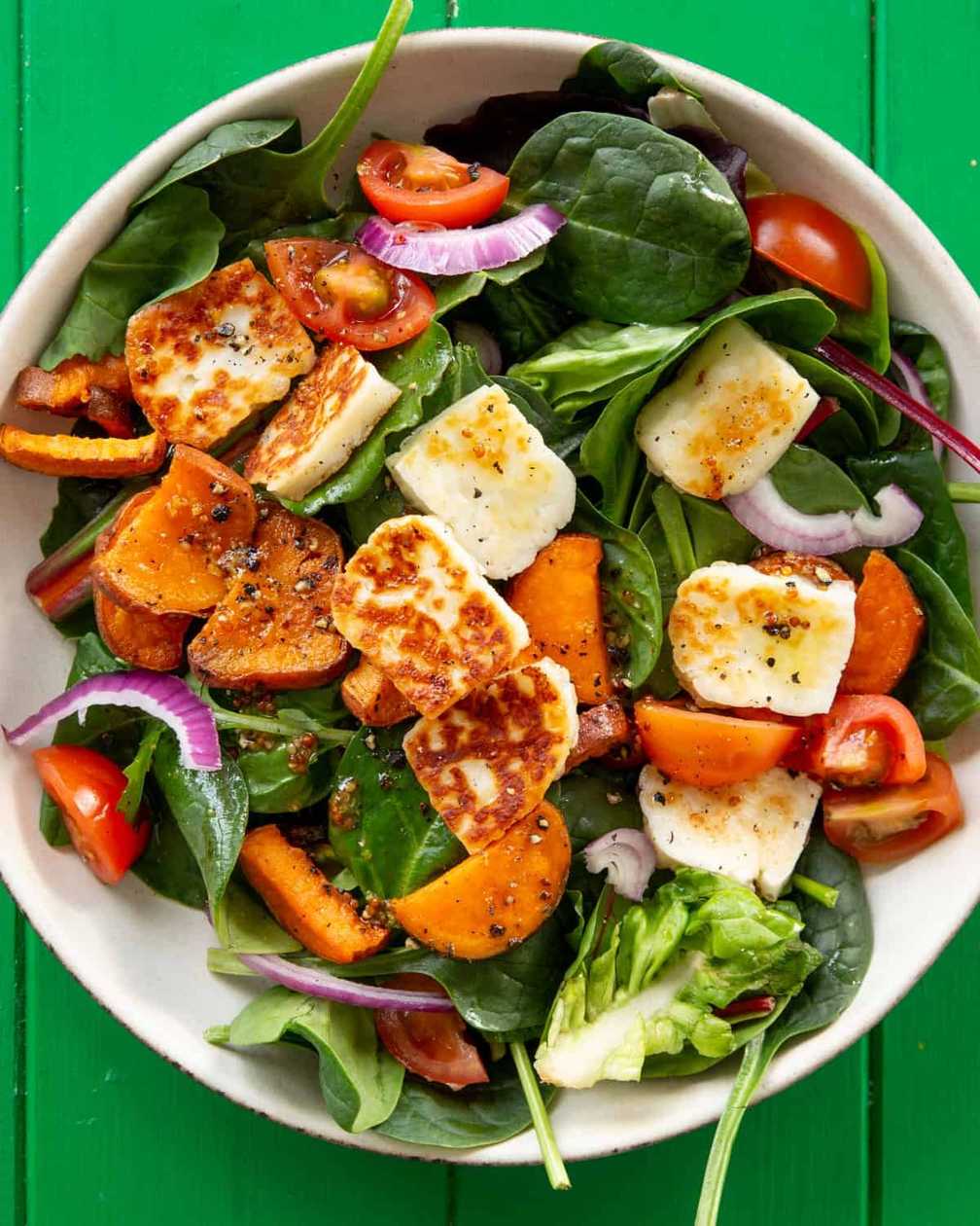Halloumi salad