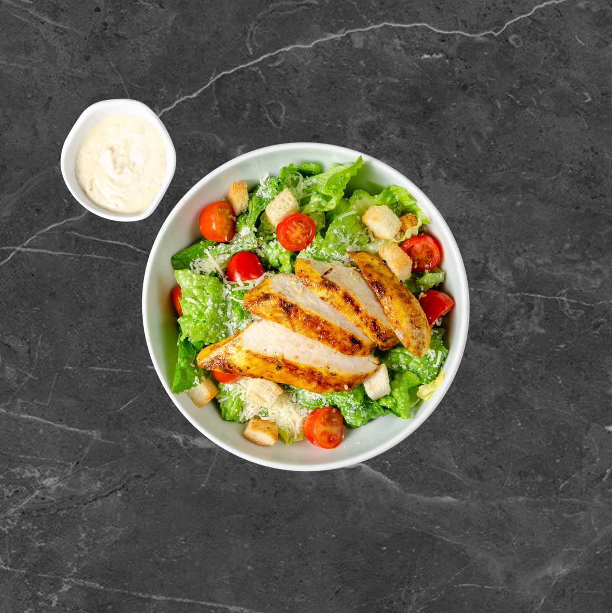 Cezario salotos su grill vištiena