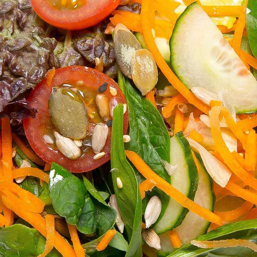 Šviežių daržovių salotos