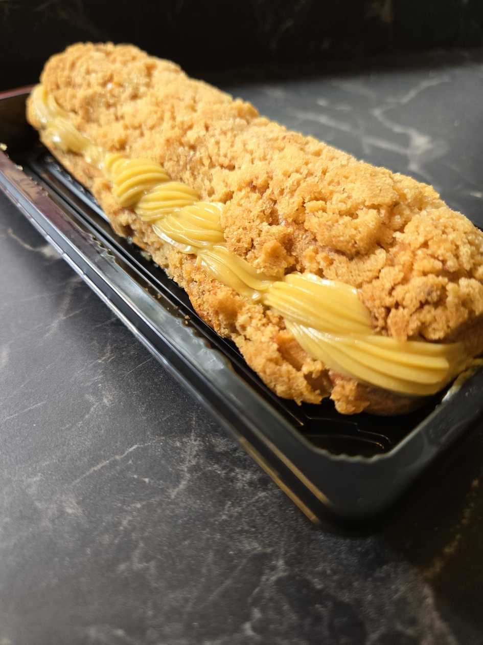 Еклер пистакио