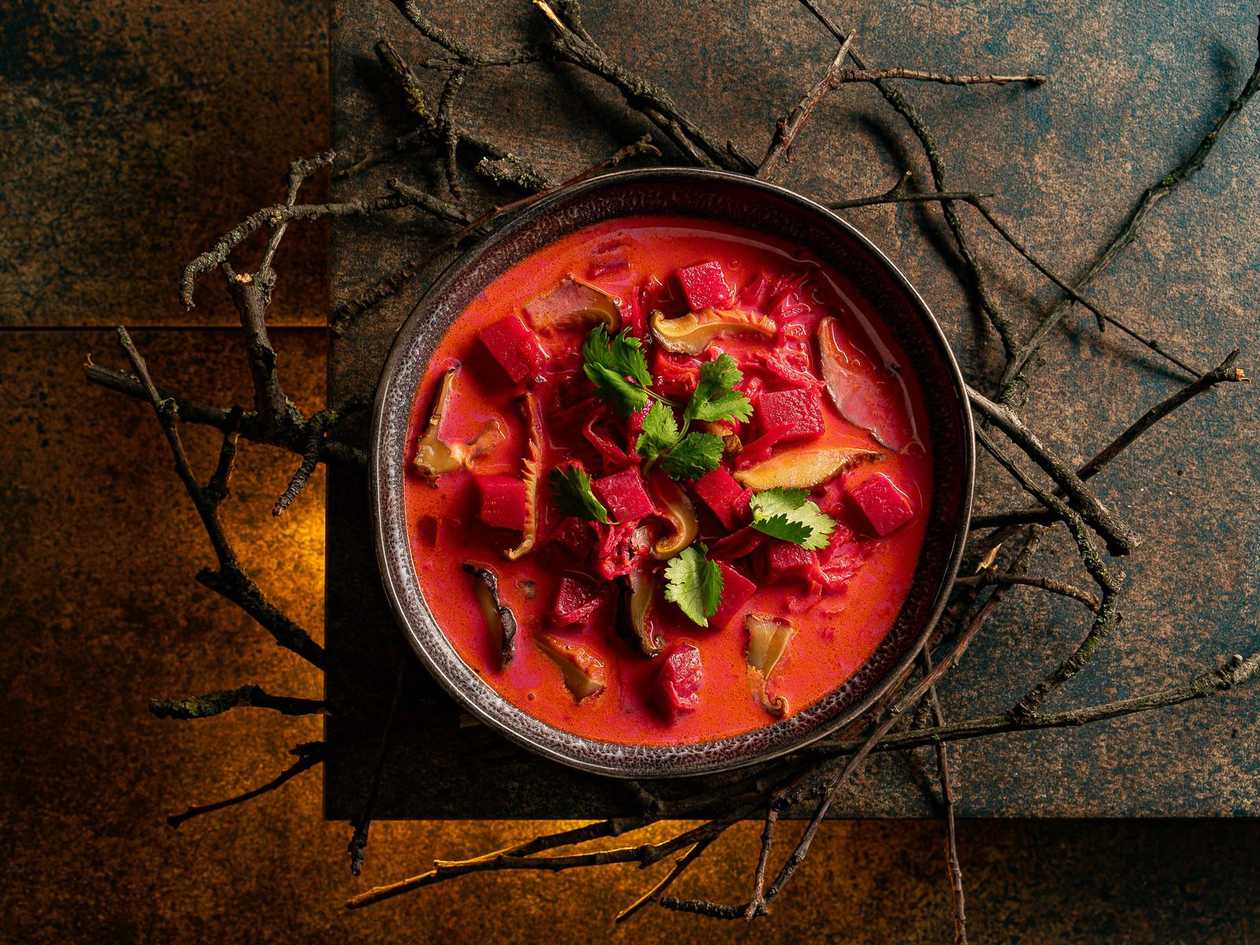 Борщ в азійському стилі з грибами шиїтакі