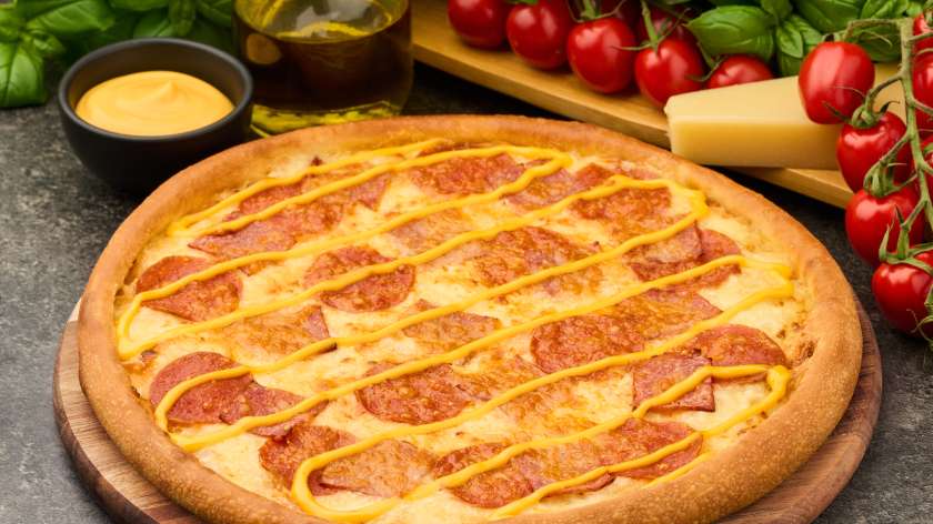 Cheddaroni L pizza