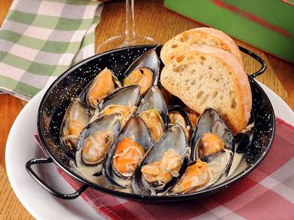 Chilean Mussels in Cream Sauce served with Crispy Ciabatta