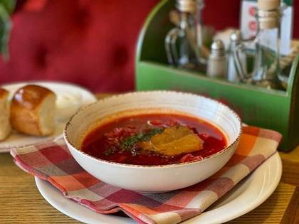 Borscht with Smoked Ribs from the Oven