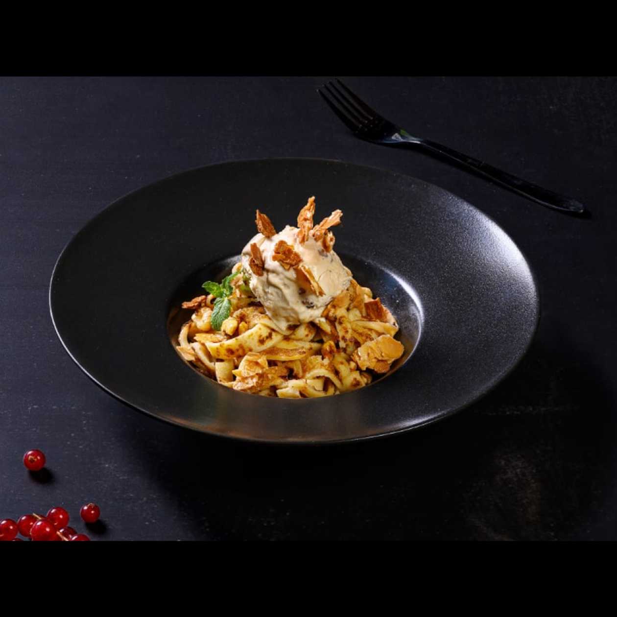 Clatite cu nuca si inghetata