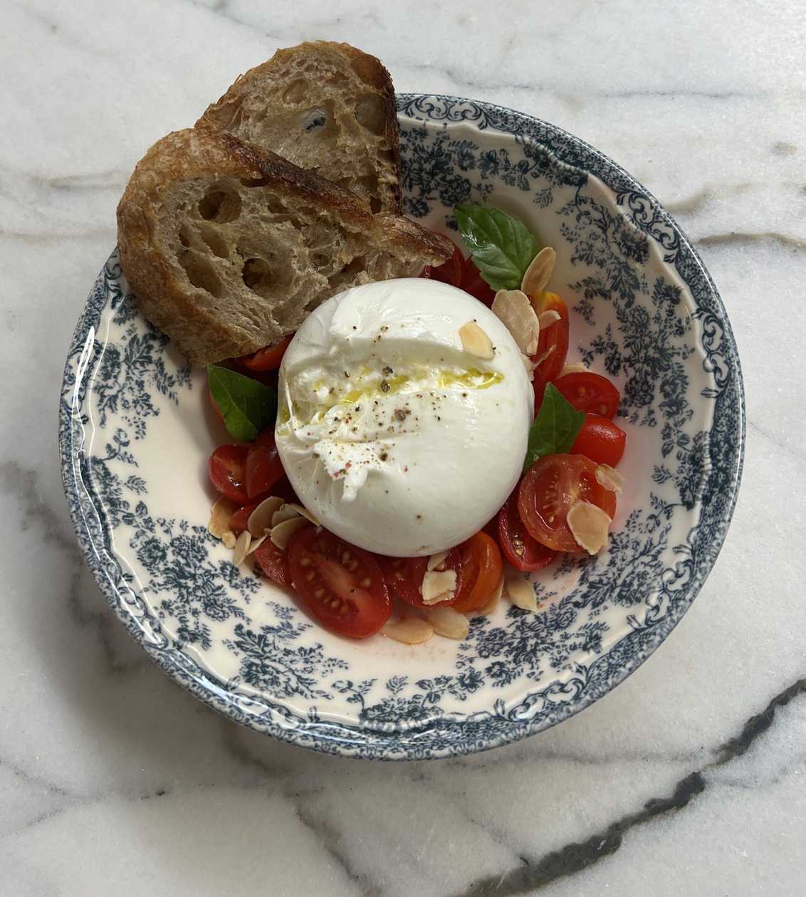 πBuratta With Cherry Tomatoes