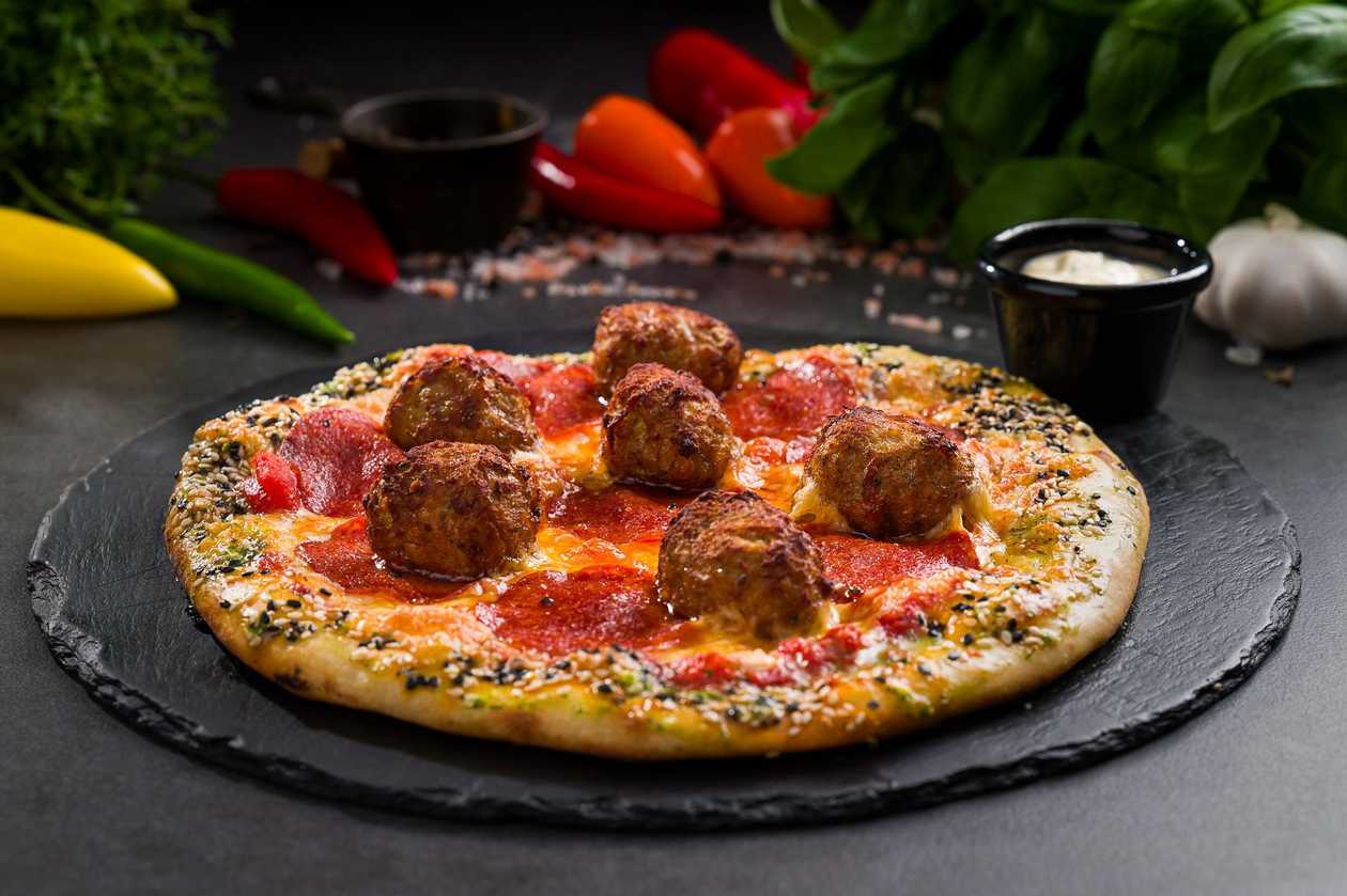 Vincent pica su mėsos kukuliais