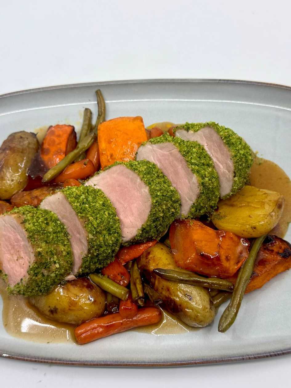 Panenka v bylinkovej kruste s pečenou marinovanou zeleninou