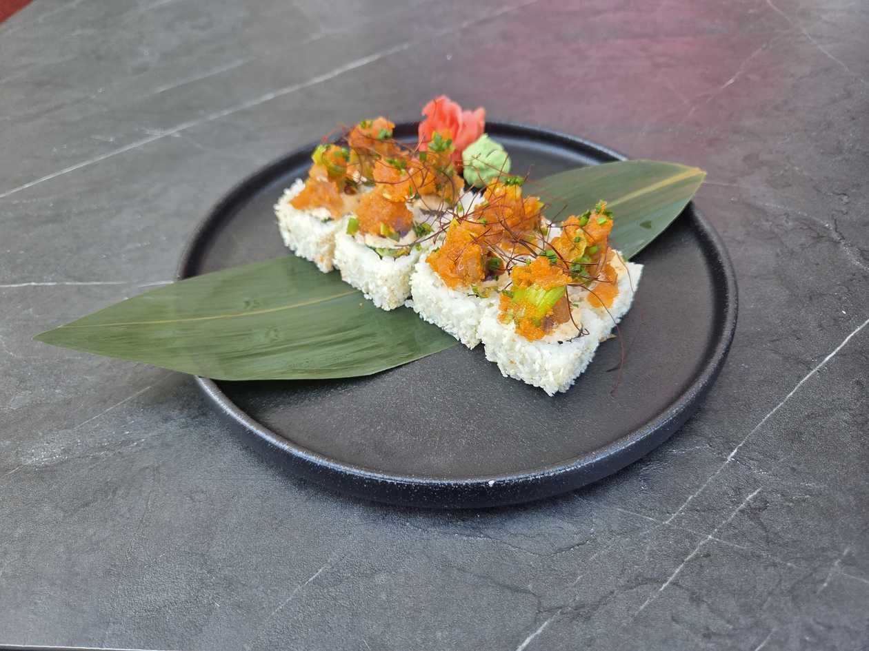 Crispy spicy maguro Roll ( 8pcs)