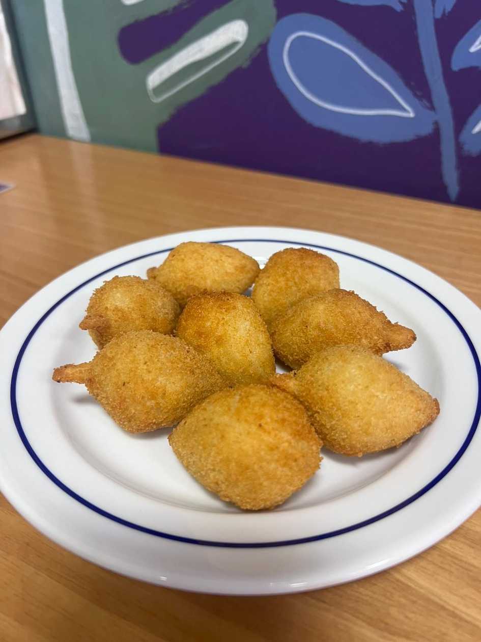 Mini Beef and Cheese Coxinha (8 Units)