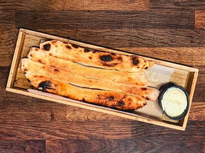 Pizza štangle cesnakové - neplnené