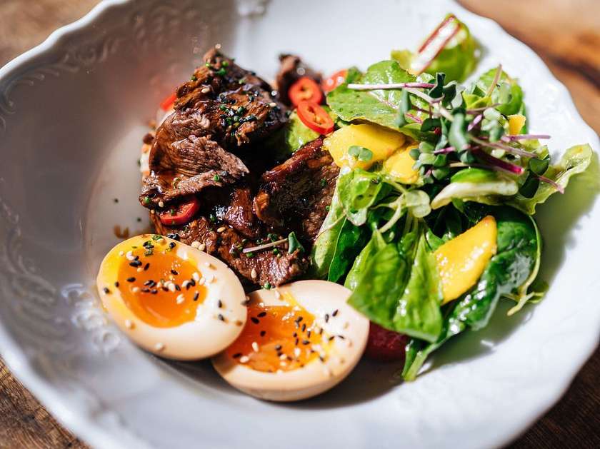 Poke with veal, fried rice, fresh mango and soft marinated egg