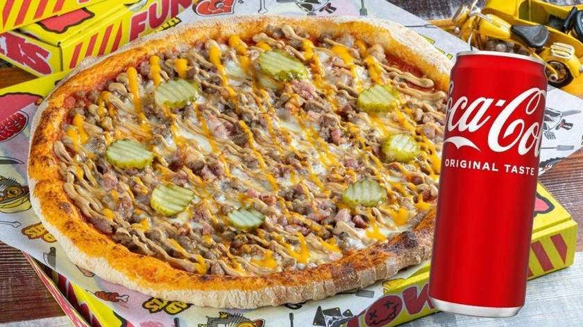 CHEESEBURGER PIZZA 30 sm + COCA-COLA 0.33L