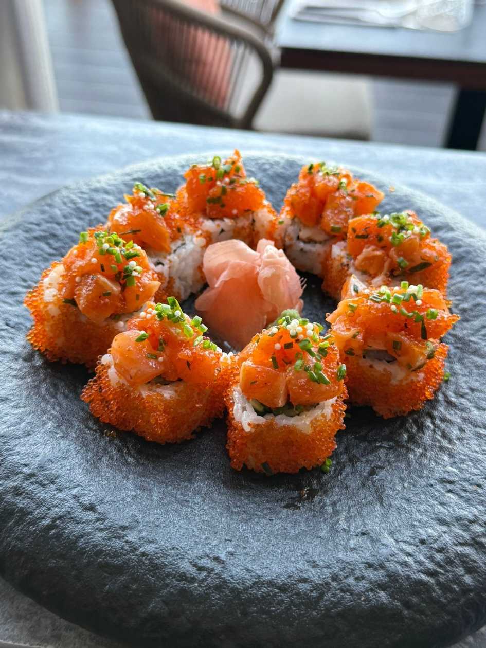 Sunset blossom roll (8 pcs)