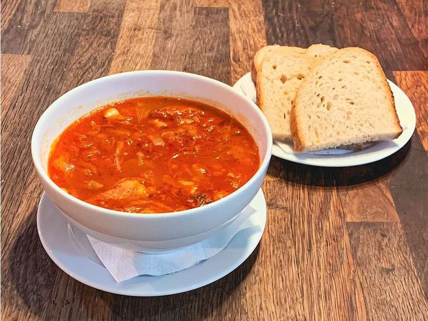 TIROLSKÁ KAPUSTNICA / Cavolo tirolese con carne affumicata, pancetta e salsiccia