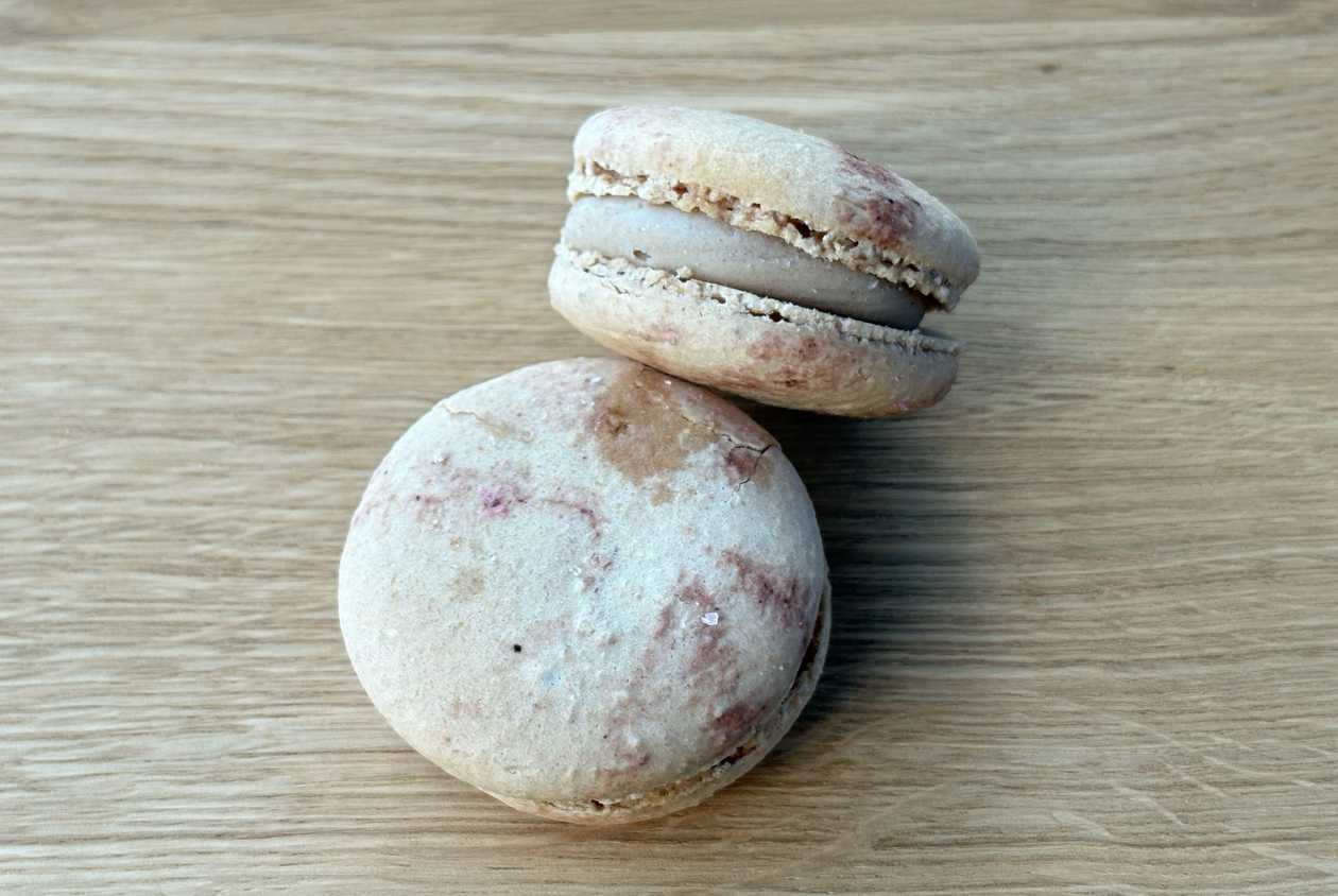 Cinnabon Macaron