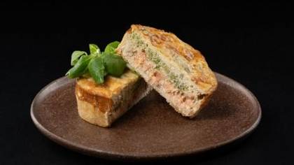 Tartă  cu somon și broccoli