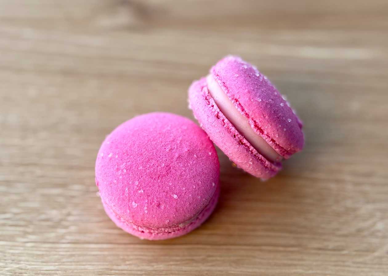 Strawberry Coulis-Champagne Macaron